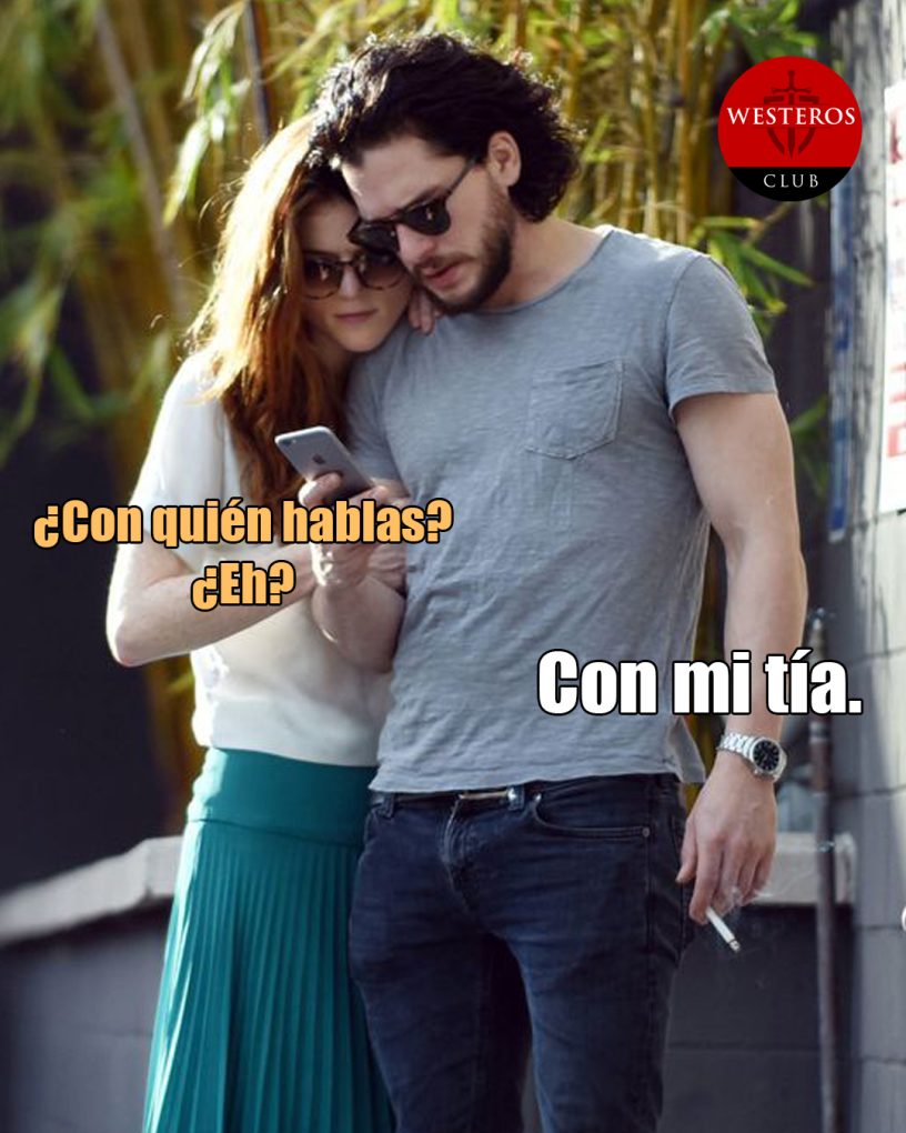 Kit diciéndole a su esposa que habla con su tía