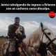 Jaime pidiendo disculpas a Brienne con un cachorro