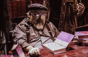 George RR Martin convierte zombi video