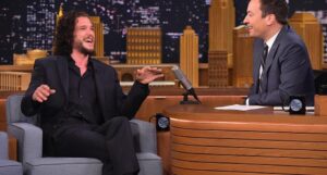 Kit Harington reveló el destino de Jon Snow a un policía para evitar una multa