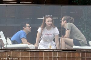 Sophie Turner se encuentra en Latinoamérica acompañando a Joe Jonas quien esta de gira
