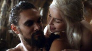 Emilia Clarke defiende las escenas de sexo en Juego de Tronos