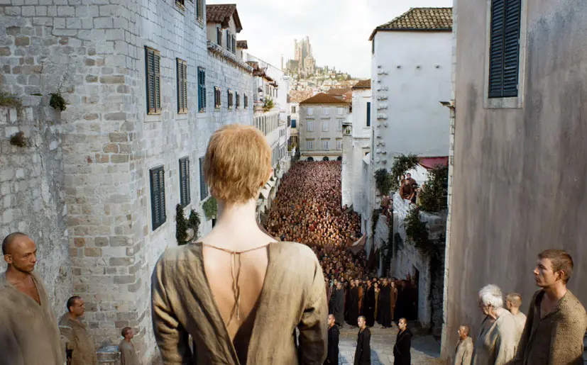 02 Game of Thrones En la India El paseo de la verguenza de Cersei tuvo una version diferente