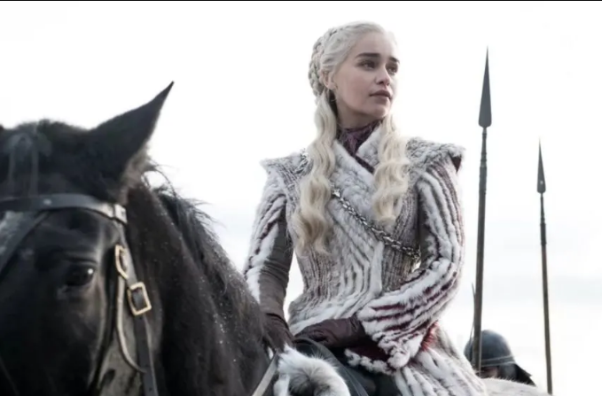  Diseño de trajes de Daenerys Targaryen tiene un oscuro simbolismo